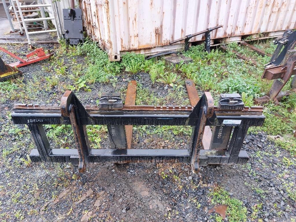 SE Equipment Trukkipiikit 8000 kg / Volvo 2018 - Image 3