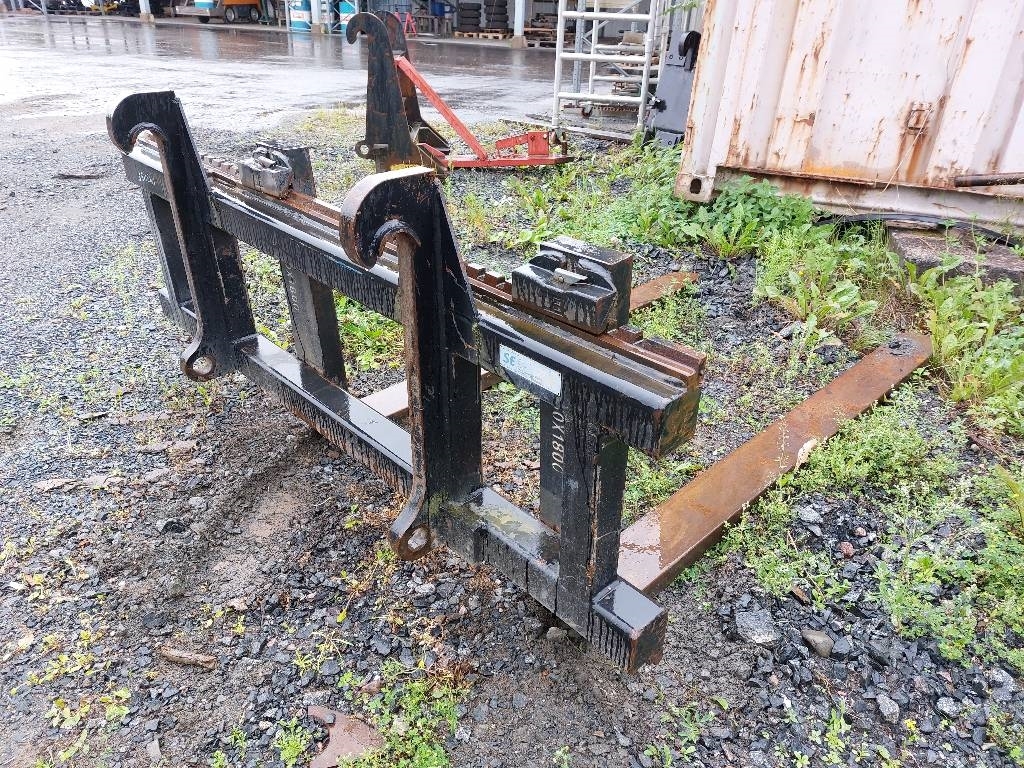 SE Equipment Trukkipiikit 8000 kg / Volvo 2018 - Image 2