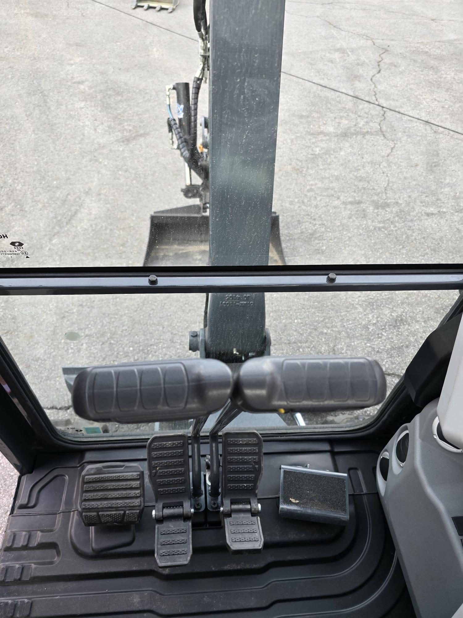 Hyundai HX19A - Image 9