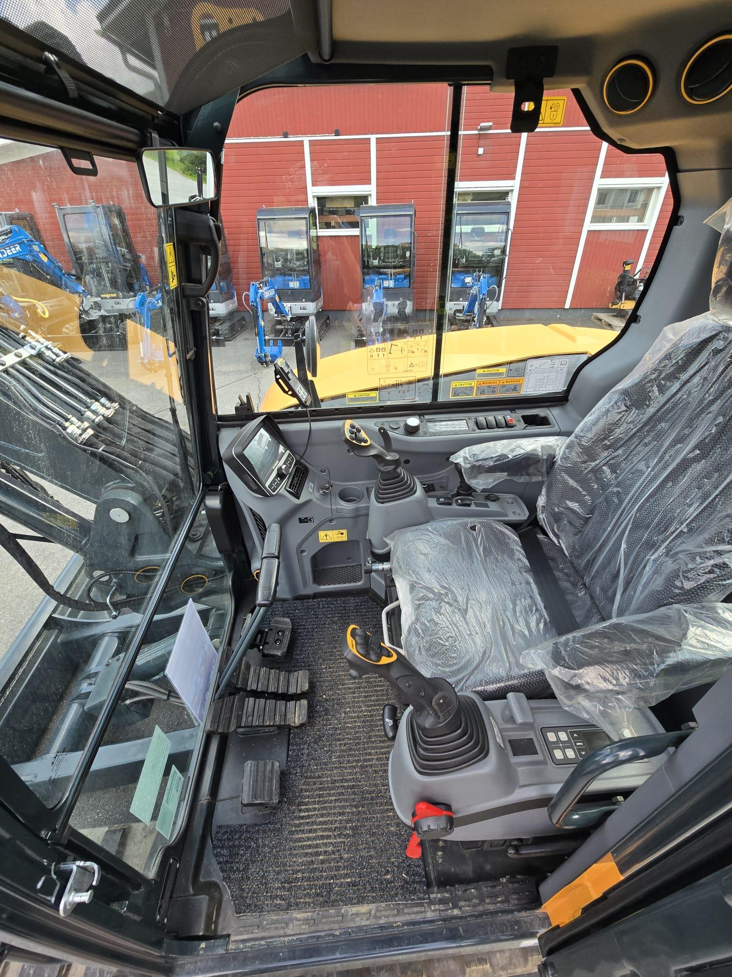 Hyundai HX85A - Image 11