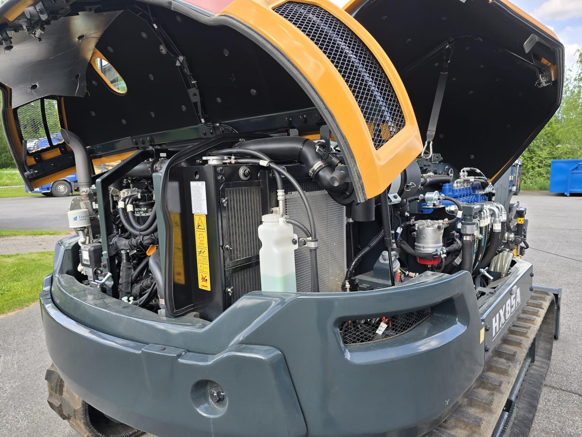 Hyundai HX85A - Image 10