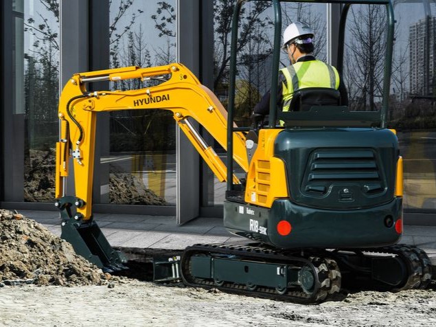 Hyundai R 18-9 AK - Image 4