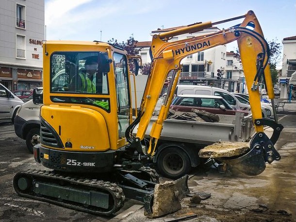 Hyundai R 25 Z-9AK - Image 2