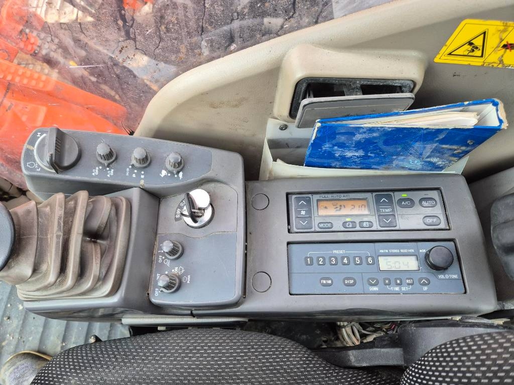 Hitachi ZX 350 LC-3 2010 - Image 10